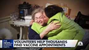 Volunteers help thousands find vaccine appointments