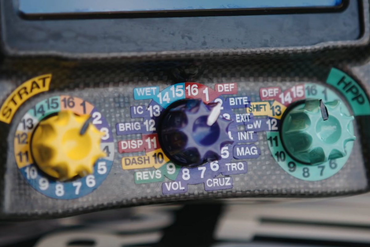 Mercedes W12 steering wheel detail