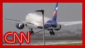 Man's hilarious commentary for landing jets goes viral