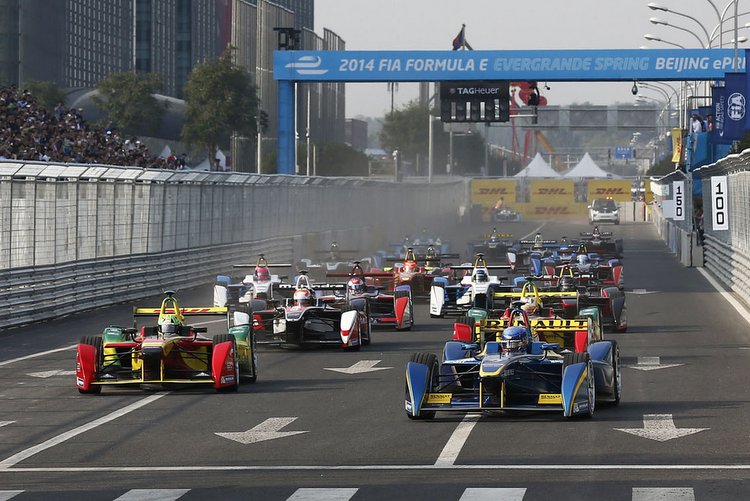 FIA Formula E - RaceBeijing E-Prix, ChinaSaturday 13 September 2014.Nicolas Prost (FRA)/E.dams Renault - Spark-Renault SRT_01E, leads Lucas di Grassi (BRA)/Audi Abt Sport - Spark-Renault SRT_01E Photo: Sam Bloxham /LAT/ Formula Eref: Digital Image _SBL5712