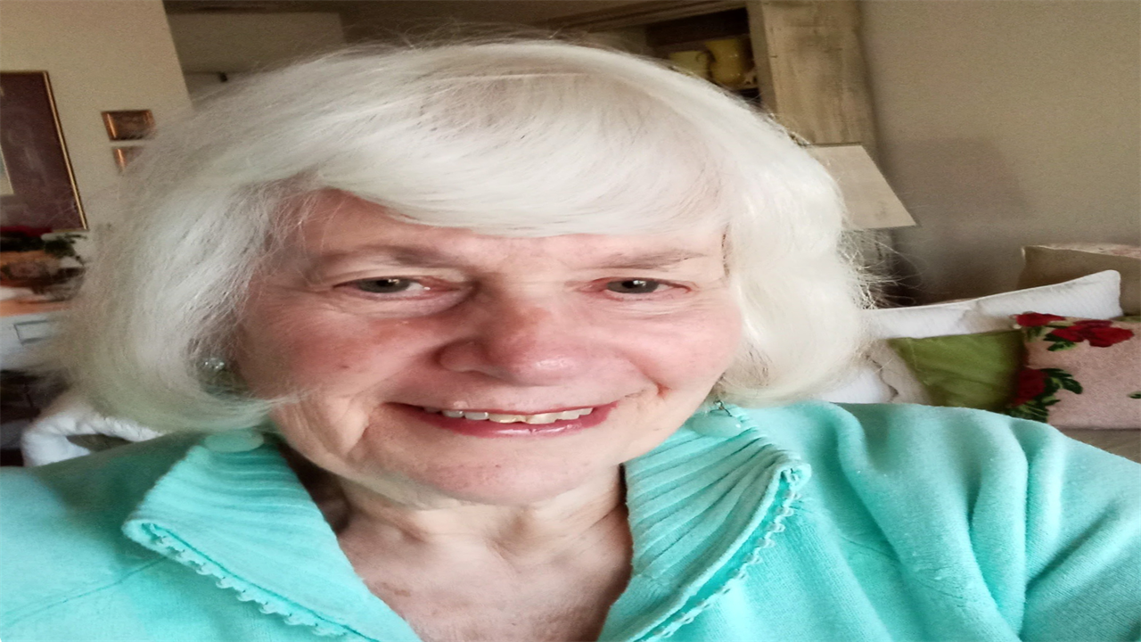 A photo of Carole Leskin at home.