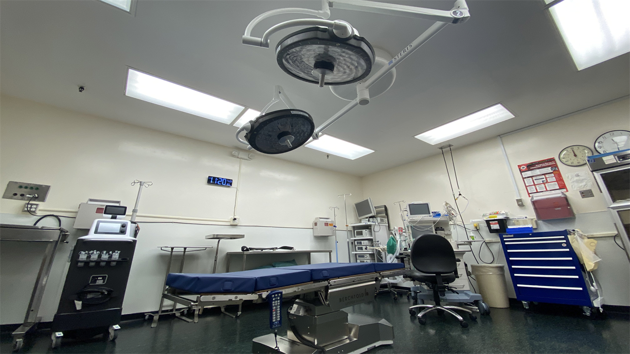 An empty operating room within the Lincoln Health building.