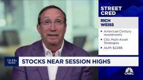 American Century's Rich Weiss still bearish on the market, says it's difficult to see strong upside