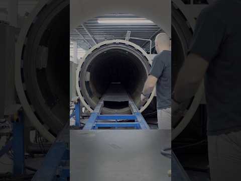  A first look at the assembly of the mast for Ferrari Hypersail. #Ferrari #FerrariHypersail 